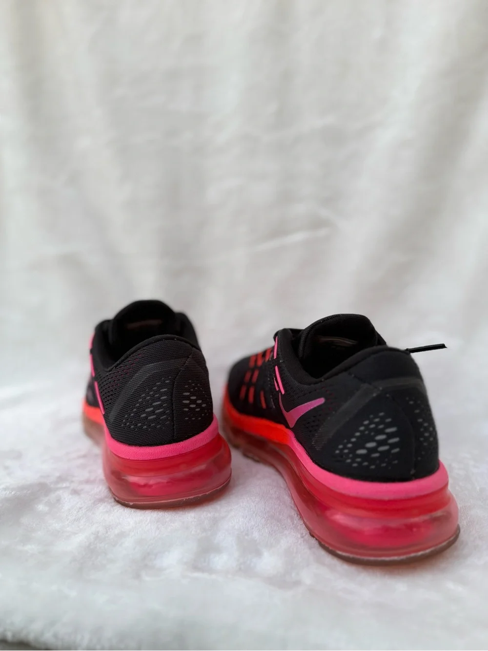 Nike Women’s Black and Pink Gradient Air Max Running Sneakers